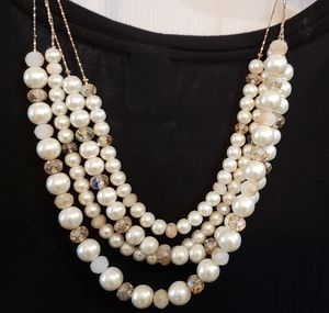 Pearl/crystal necklace